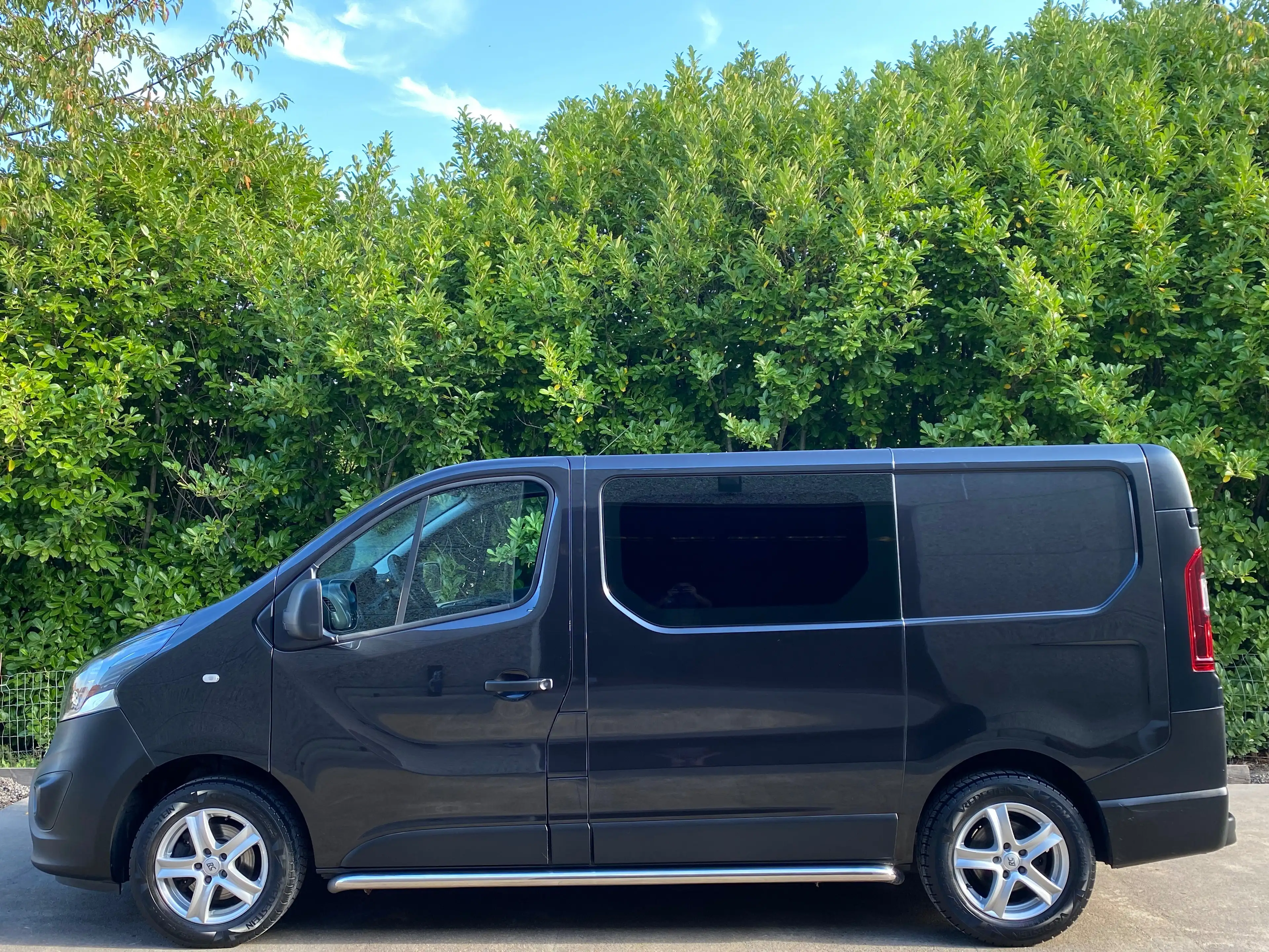 Opel Vivaro 1.6 CDTi L1H1 BiTurbo - Clim - Navi - Carnet - 5 places - Garantie!!! — photo 2