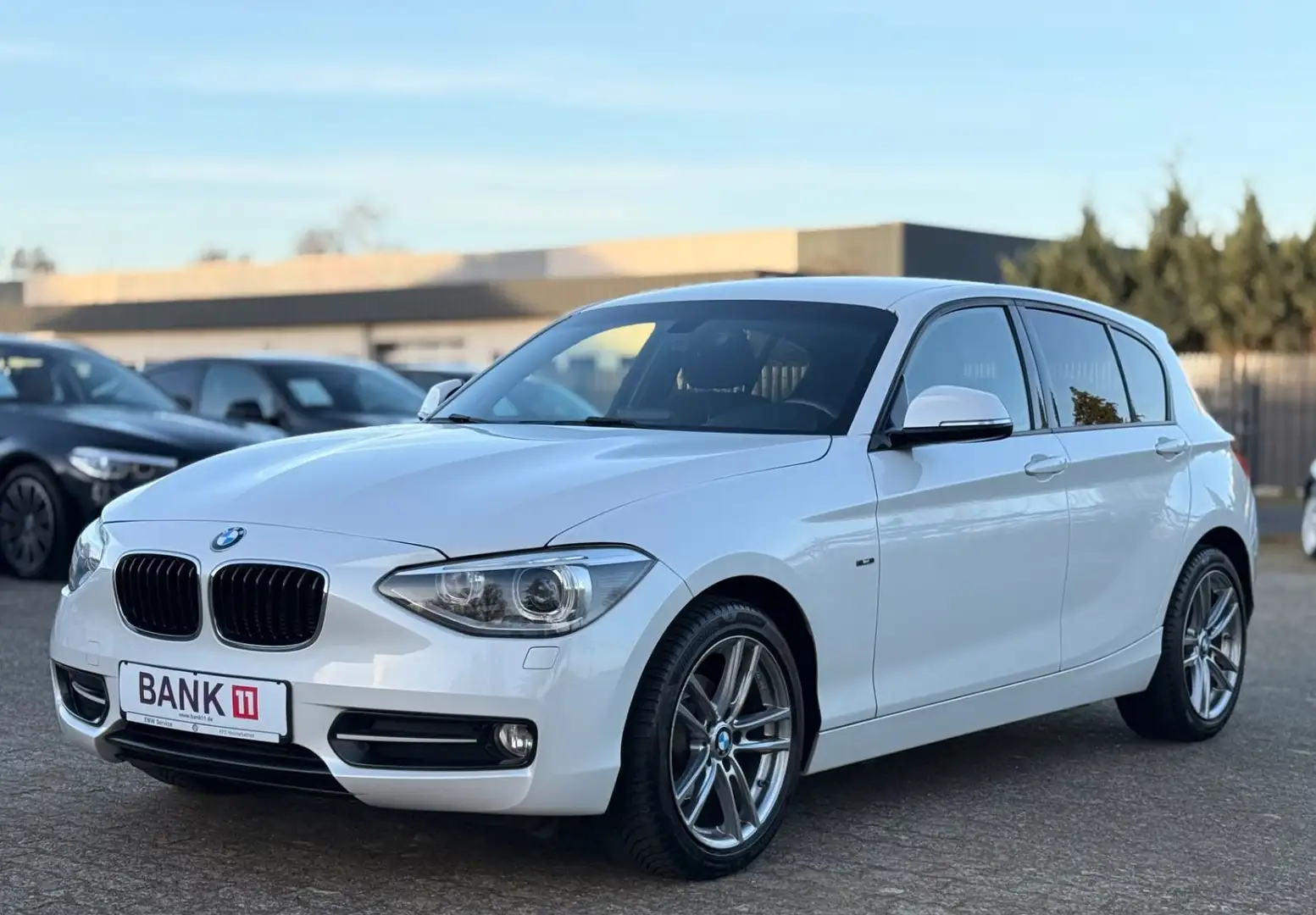 BMW 118 d F20 Sport-L. Xenon PDC Sportsitz Unfallfrei Weiß - 1