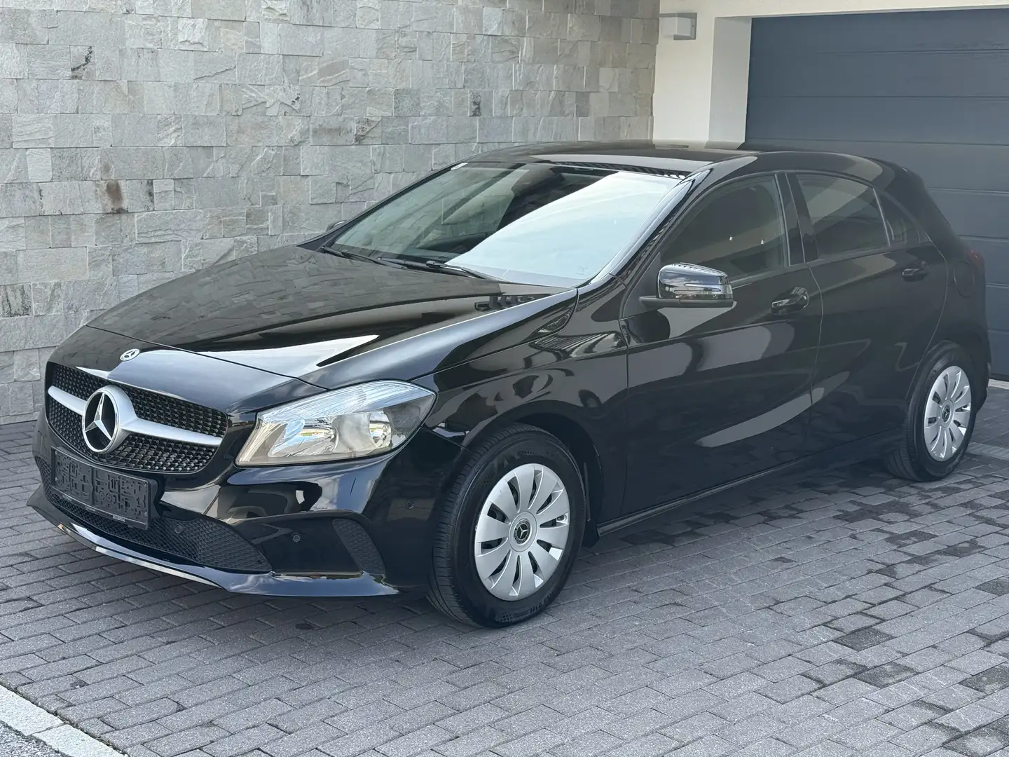 Mercedes-Benz A 160 A 160 d  90 PS Schwarz - 2