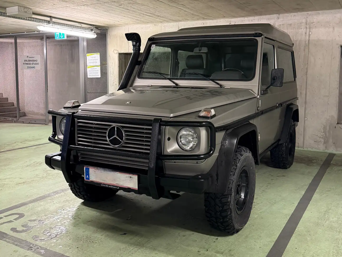 Mercedes-Benz G 300 Grau - 1