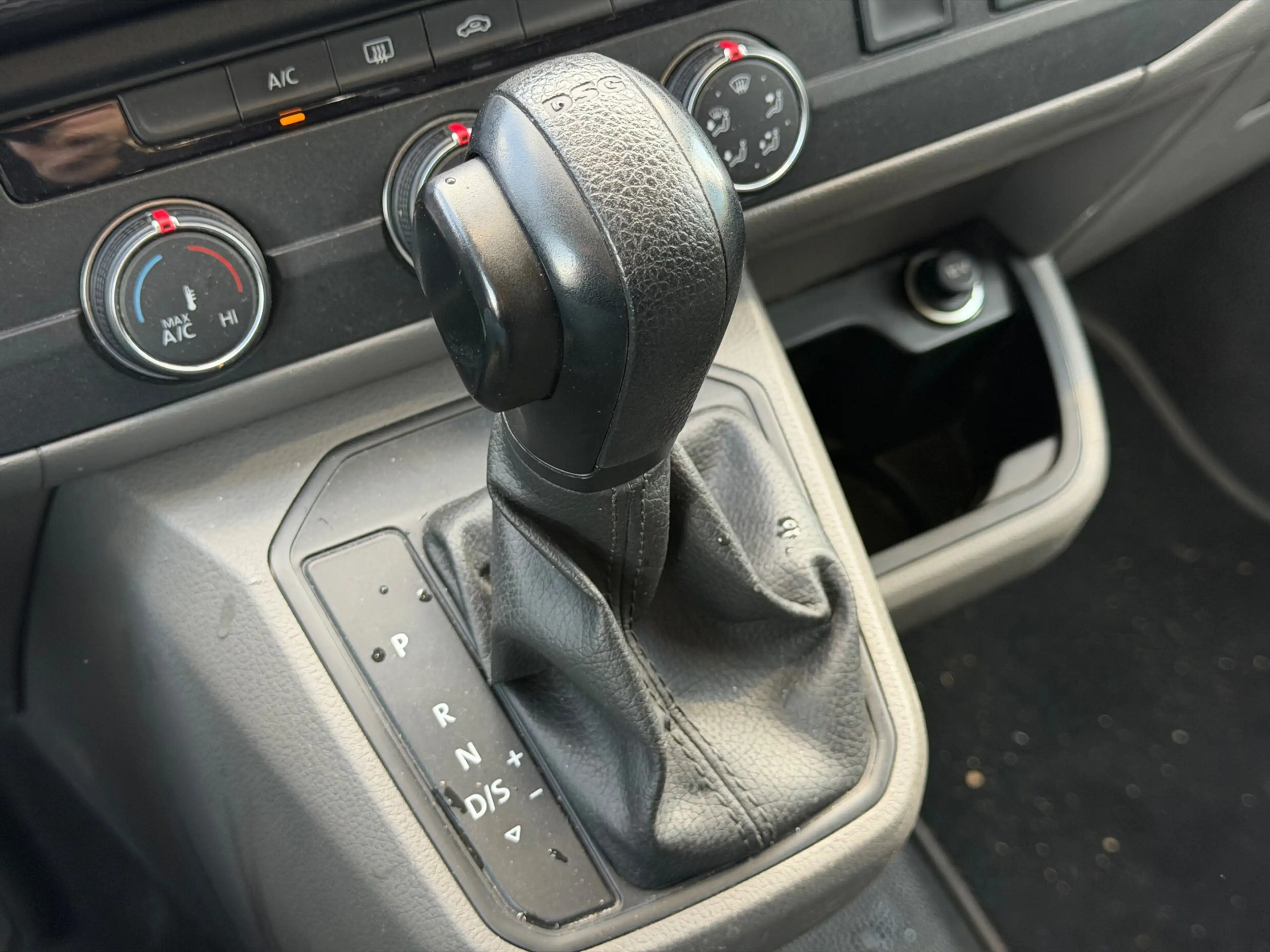 Volkswagen Transporter 2.0 TDI L1H1 28 Highline|6p|Trekhaak| — photo 36
