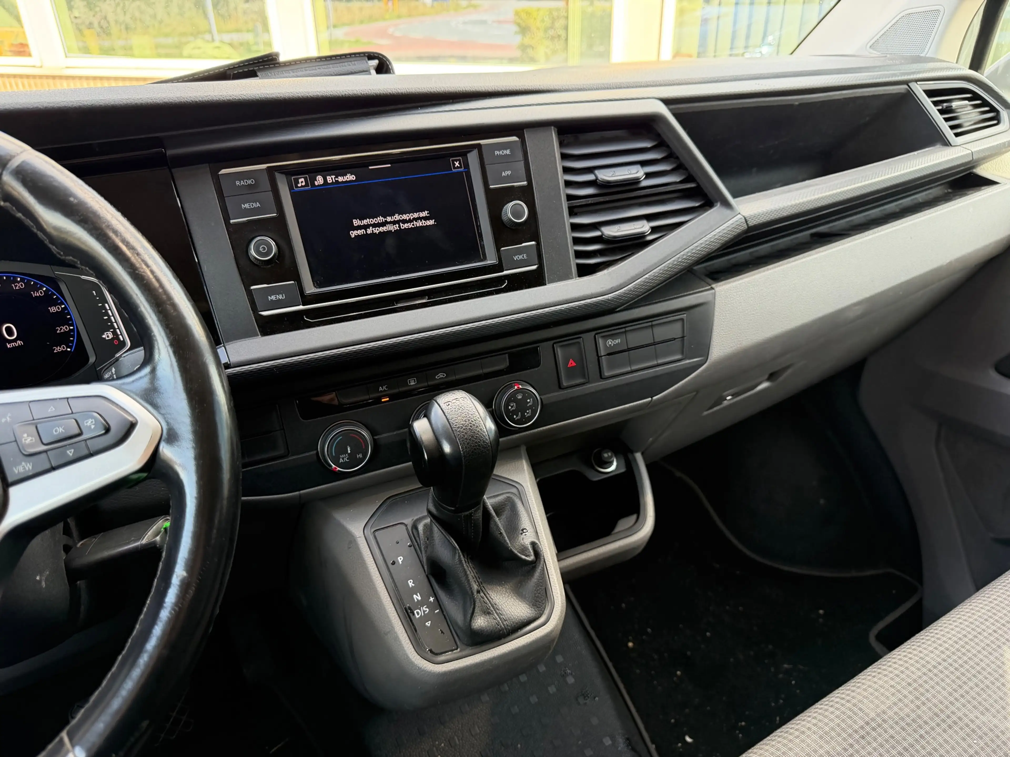 Volkswagen Transporter 2.0 TDI L1H1 28 Highline|6p|Trekhaak| — photo 28