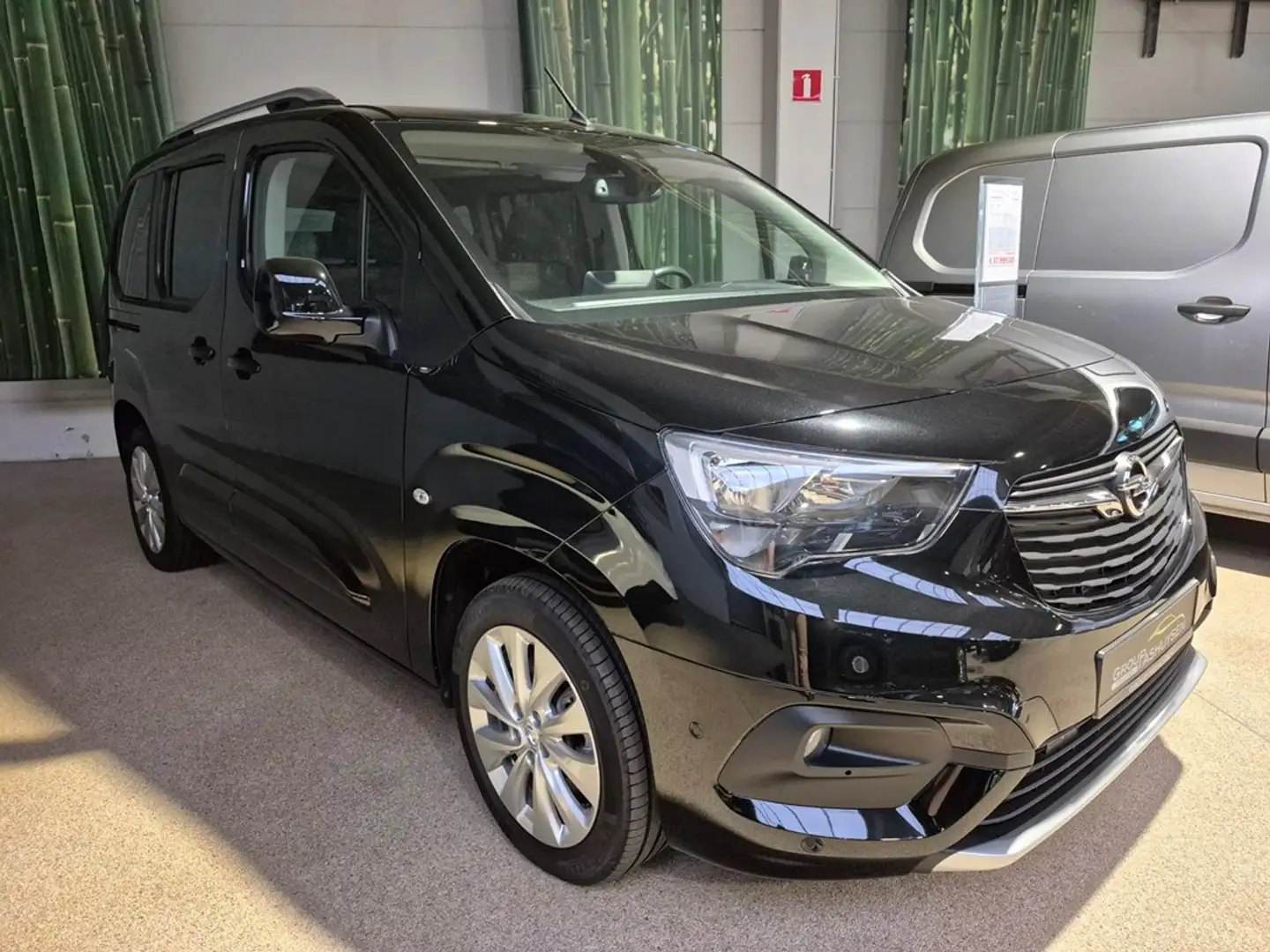 Opel Combo Life L1H1 Elegance Plus 100 kW - 136 pk Zwart - 2