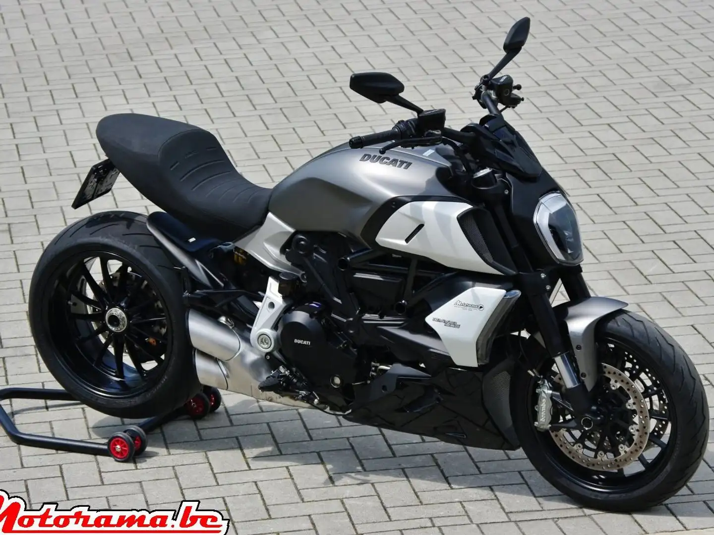 Ducati Diavel 1260 Grijs - 1