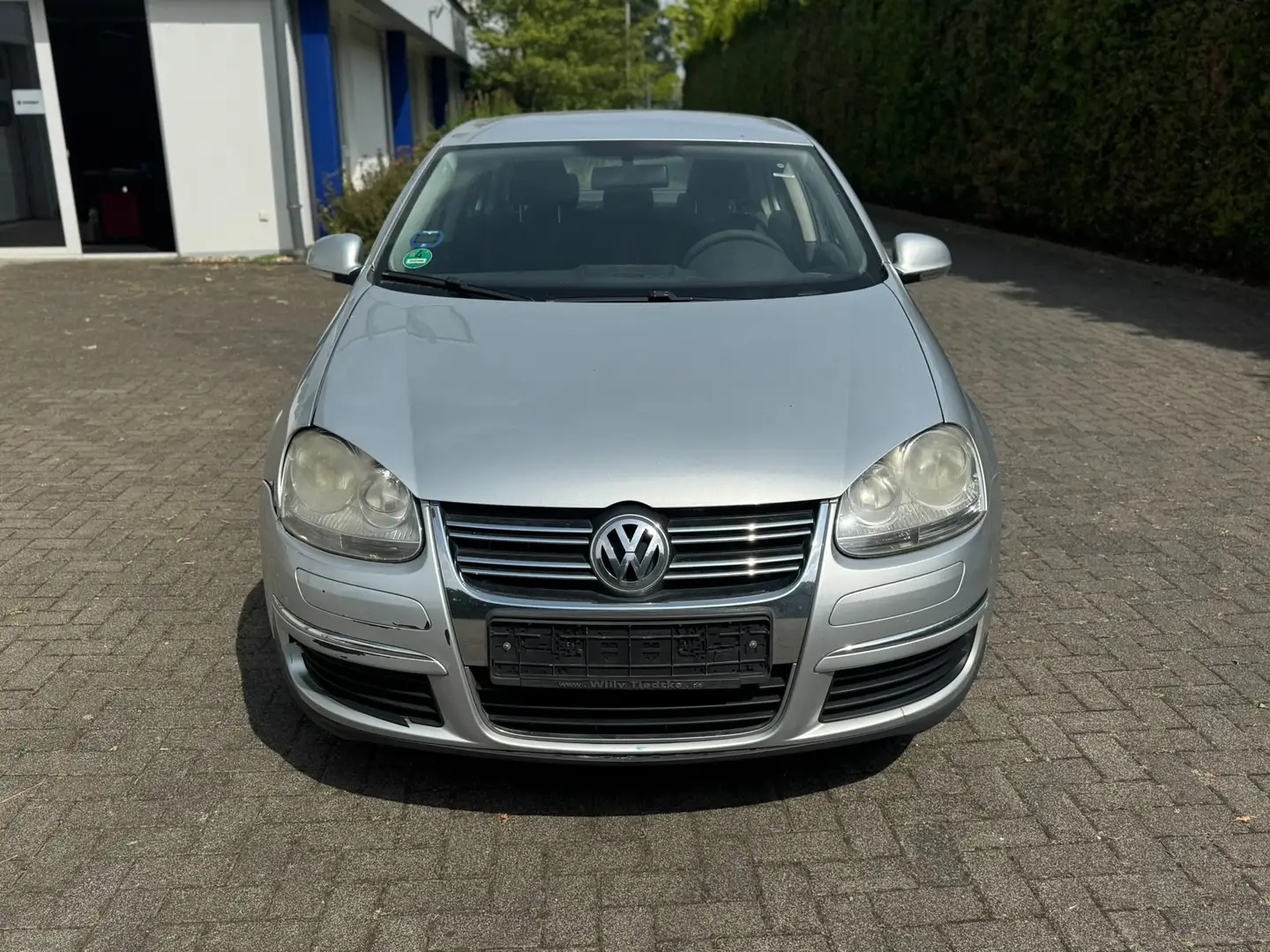Volkswagen Jetta Comfortline Šedá - 2