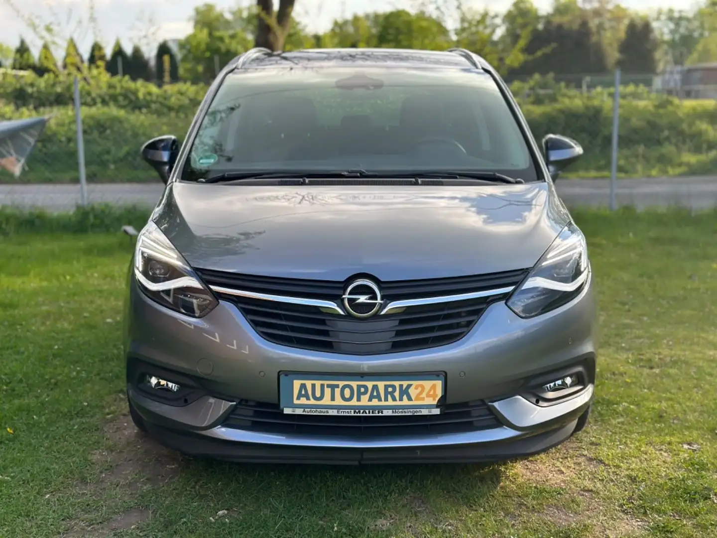 Opel Zafira C Innovation*1,4 140PS*7SITZE* Grijs - 2