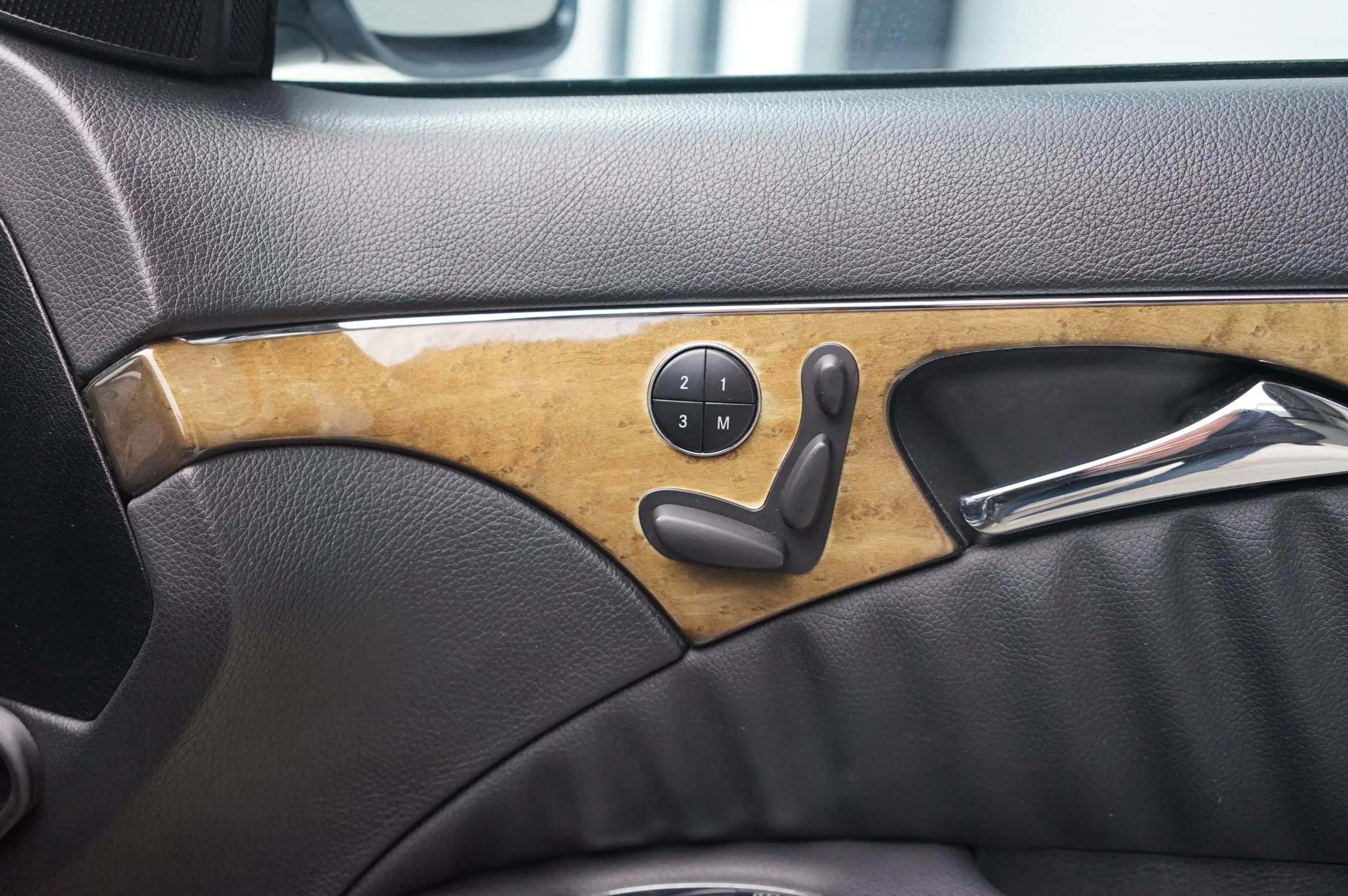 Mercedes-Benz E 350 Avantgarde — photo 15