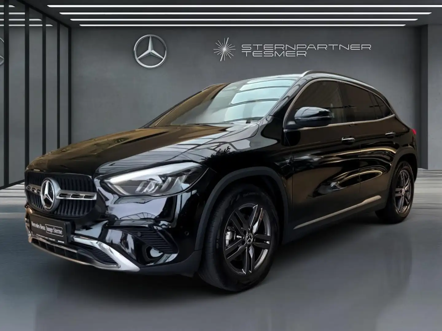 Mercedes-Benz GLA 200 Progressive - AHK - Kamera - Ambiente Schwarz - 1