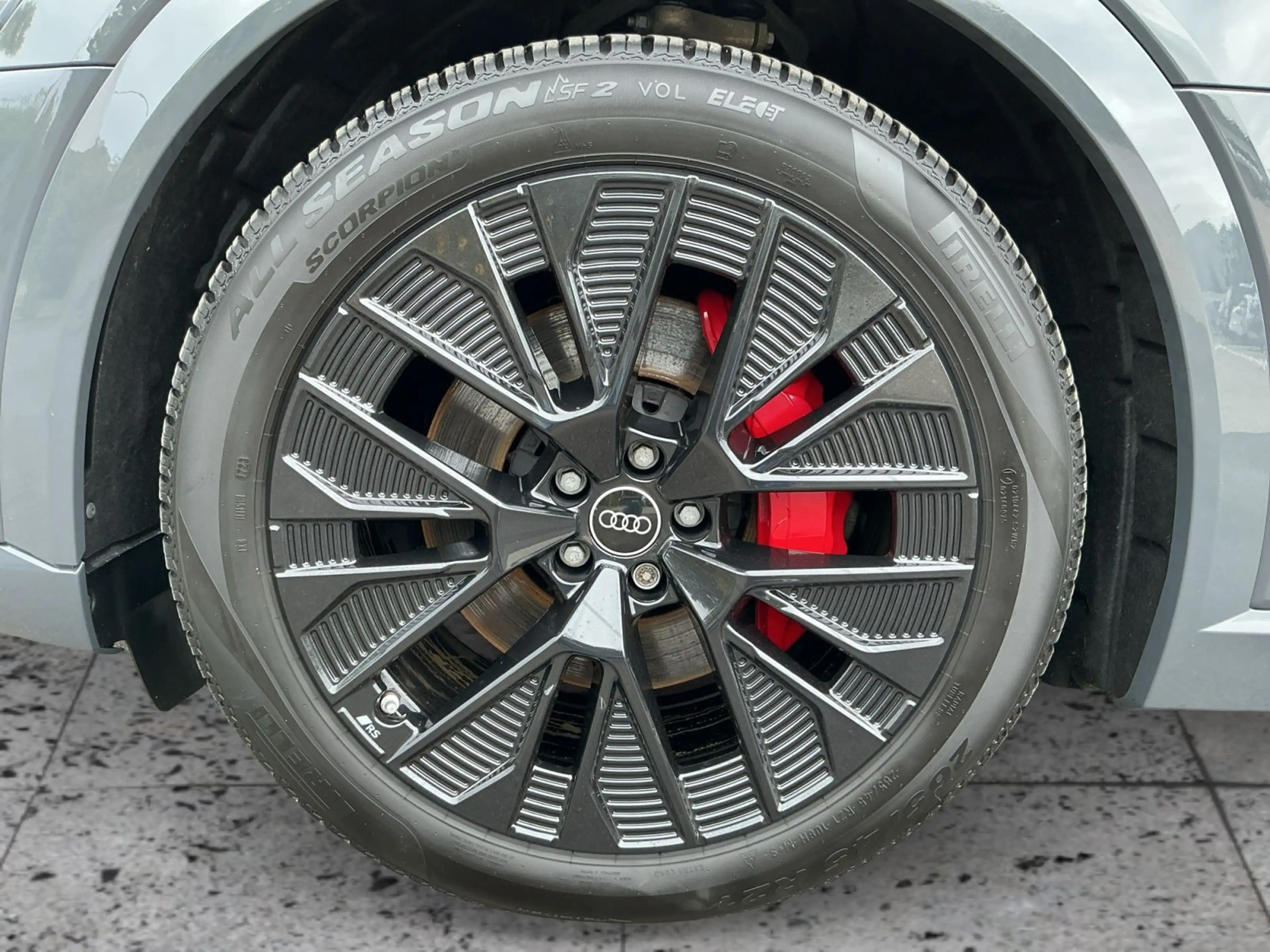 Audi Q8 e-tron 55 QU S-LINE 5JG+MATRIX+AIR — photo 8