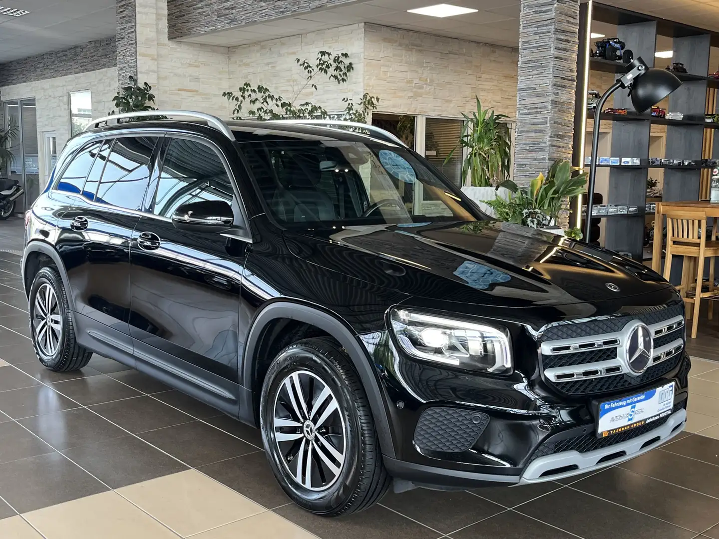 Mercedes-Benz GLB 200 d 4Matic*Navi*LED*SHZ*Klima*TeiLeder*PDC Noir - 1