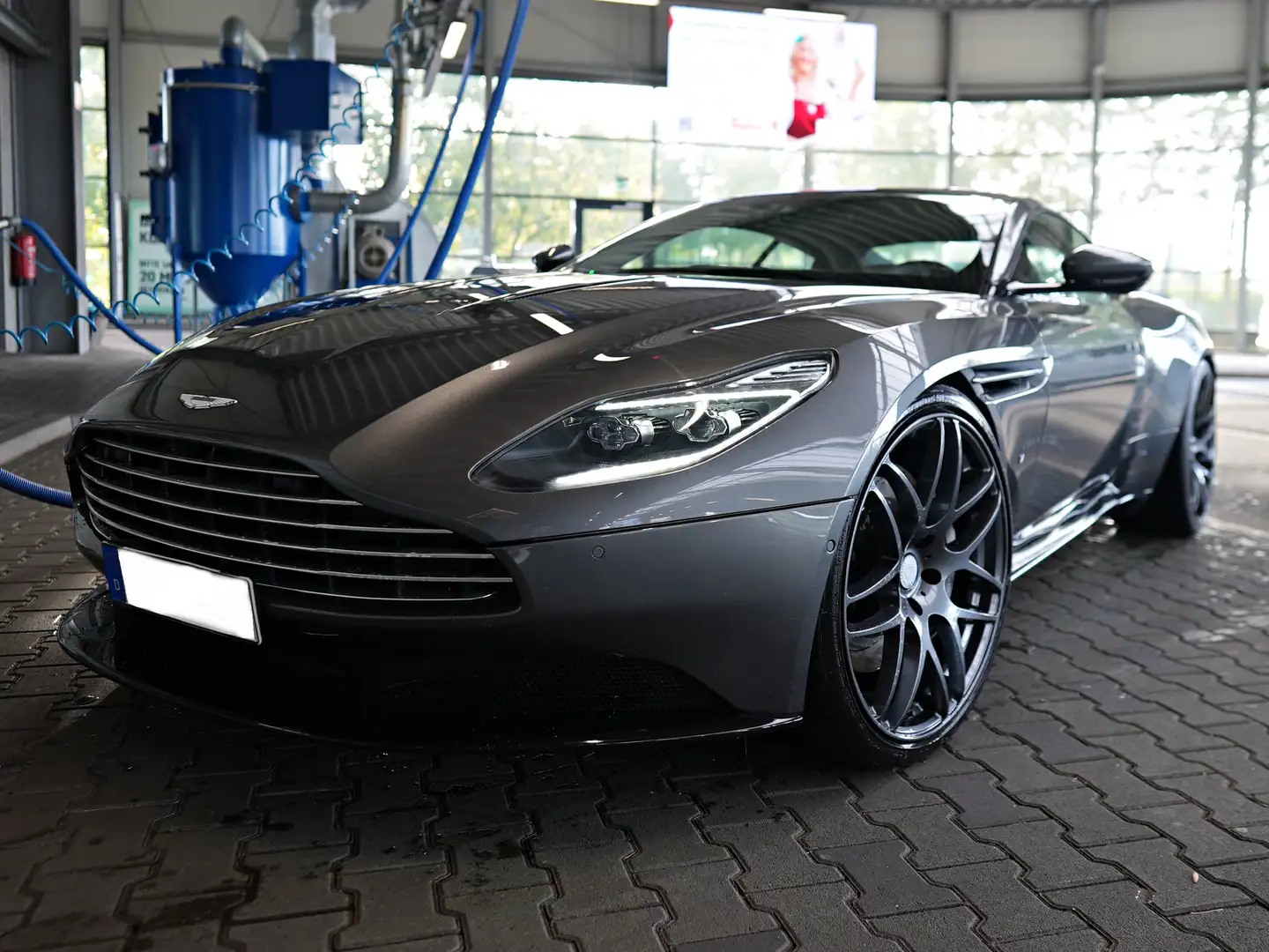 Aston Martin DB11 DB11 Coupe Touchtronic Launch Edition Gris - 1