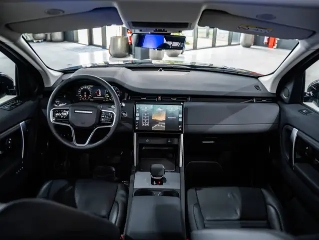 Land Rover Discovery Sport view 9