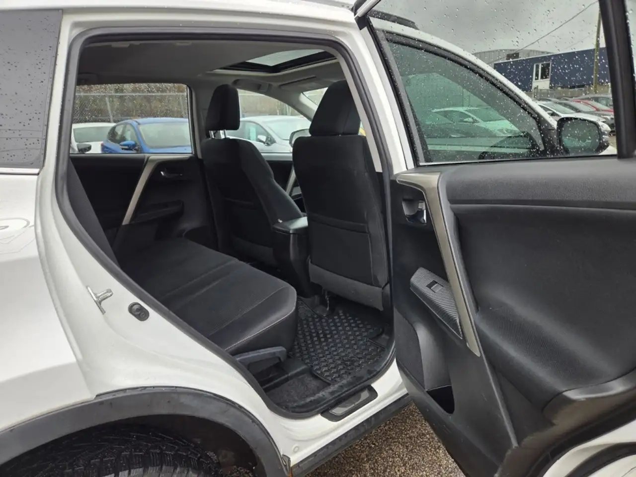 Toyota RAV 4 снимка Toyota RAV 4