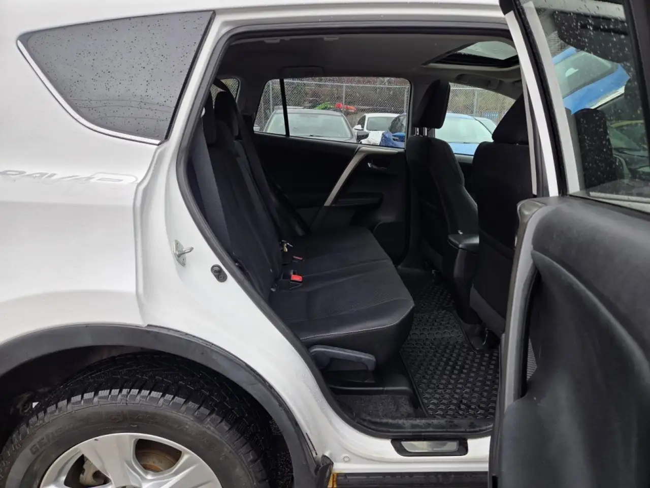 Toyota RAV 4 снимка Toyota RAV 4