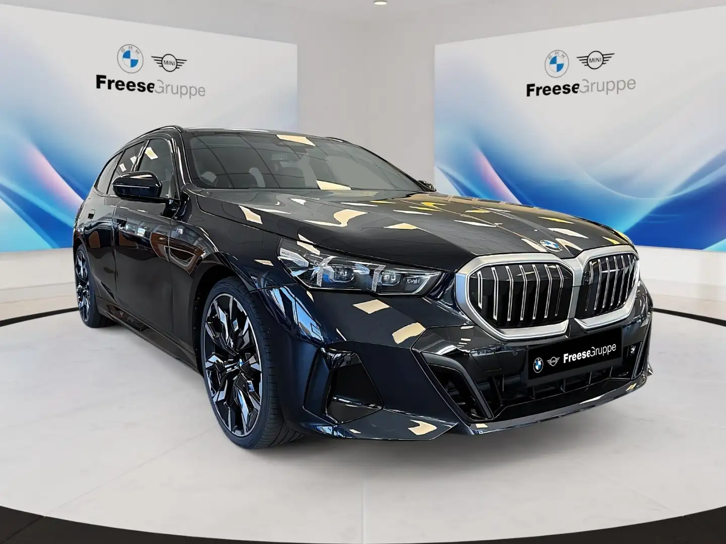 BMW 520 d xDrive M SPORTPAKET AHK PANORAMA Schwarz - 1