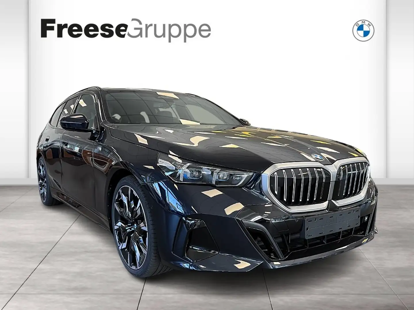 BMW 520 d xDrive M SPORTPAKET AHK PANORAMA Schwarz - 1