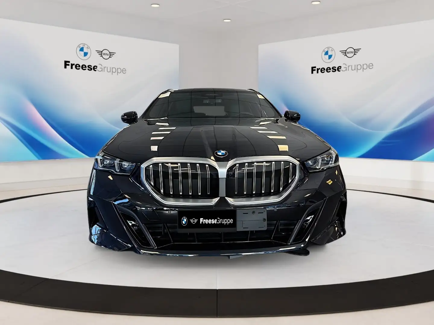 BMW 520 d xDrive M SPORTPAKET AHK PANORAMA Schwarz - 2