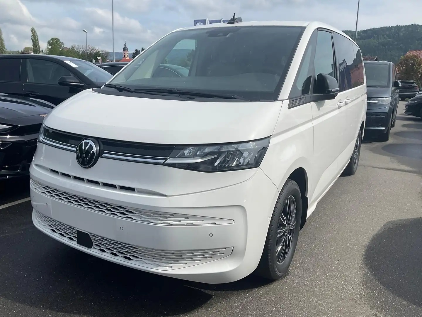 Volkswagen T7 Multivan TDI DSG lang Life, Teilleder, AHK, Navi, easyOpen, Biały - 2