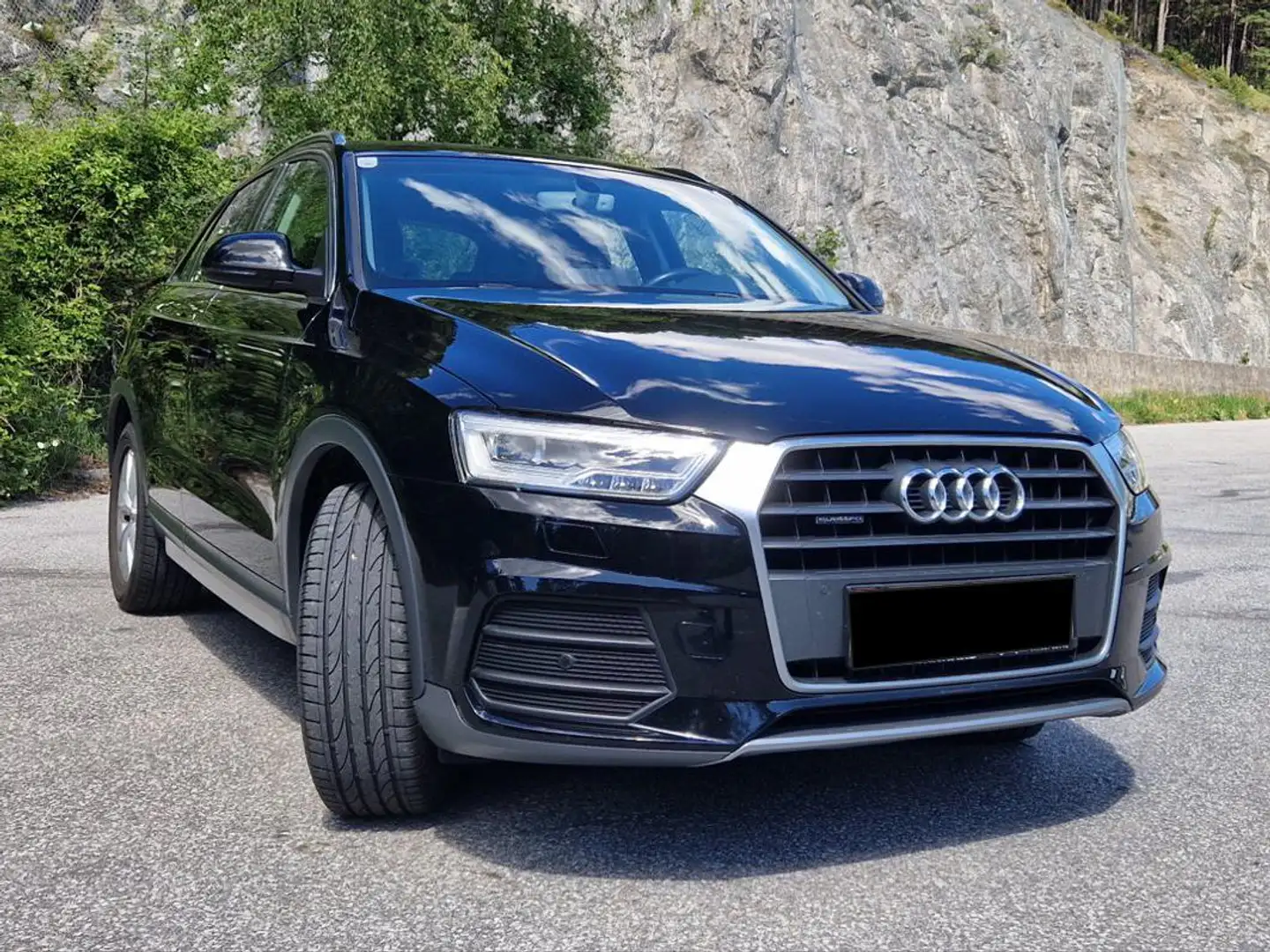 Audi Q3 2,0 TDI Intense quattro Schwarz - 2