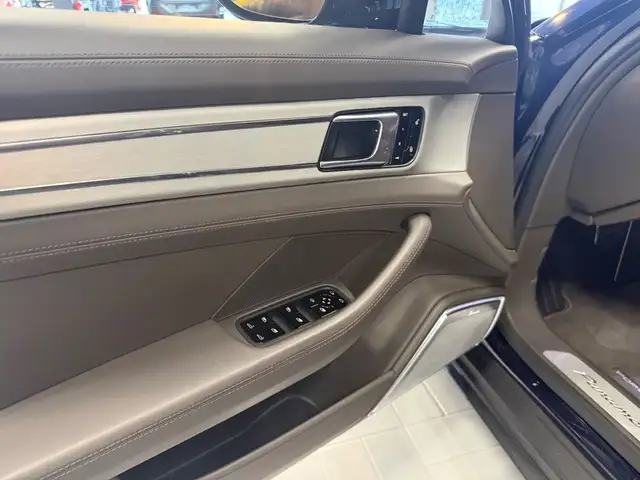Porsche Panamera view 15