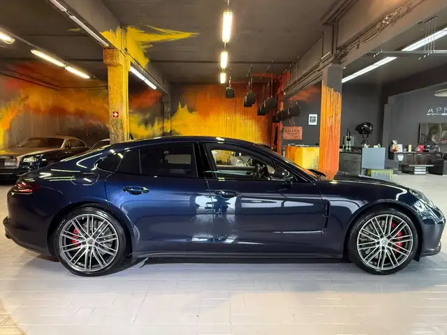 Porsche Panamera view 8