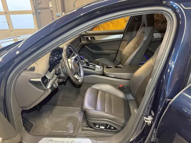 Porsche Panamera view 10