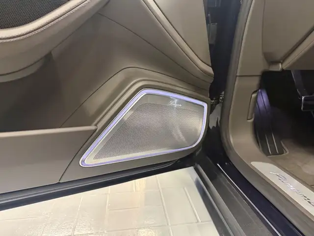Porsche Panamera view 16