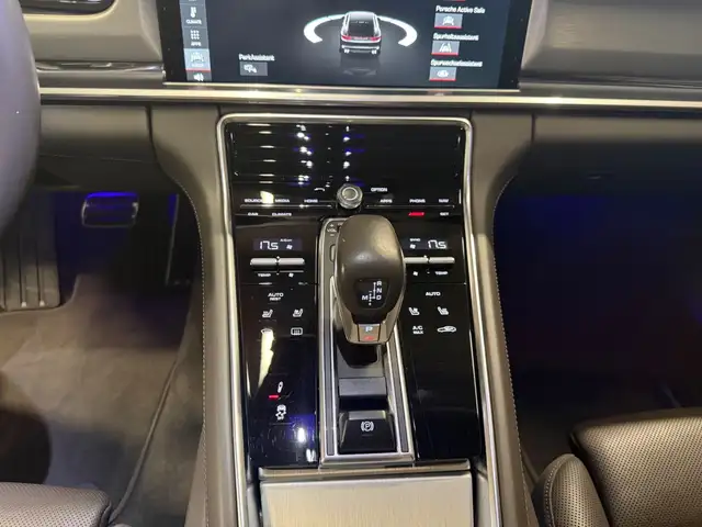Porsche Panamera view 19