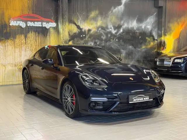 Porsche Panamera view 9