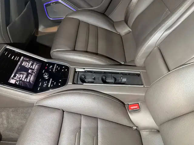 Porsche Panamera view 17