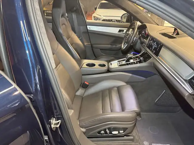 Porsche Panamera view 13
