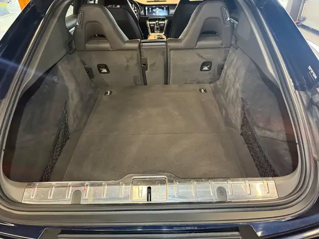 Porsche Panamera view 25