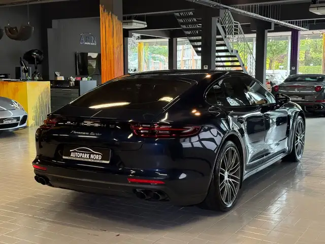 Porsche Panamera view 7