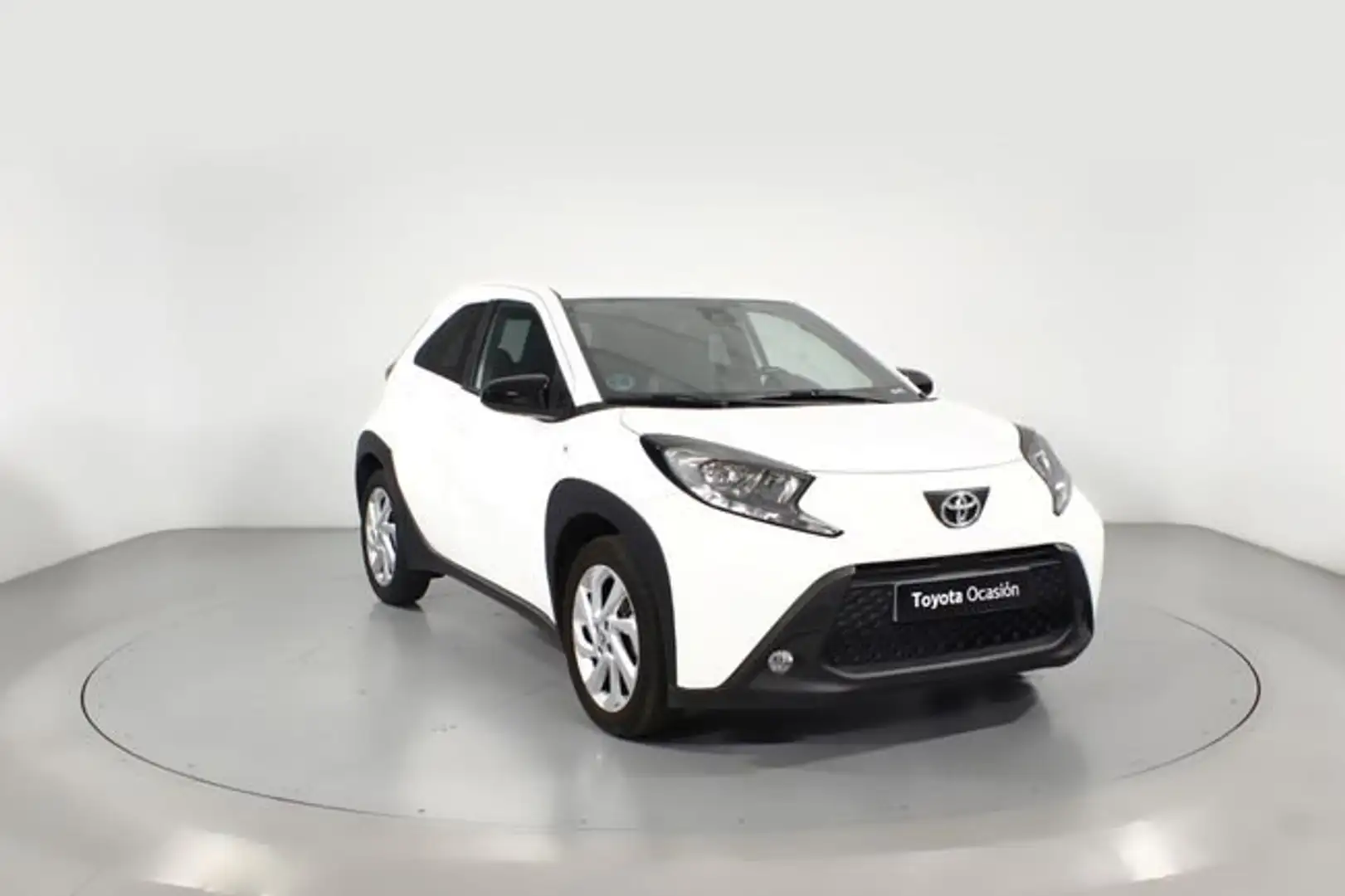 Toyota Aygo X 1.0 VVT-I PLAY 5P Blanco - 1