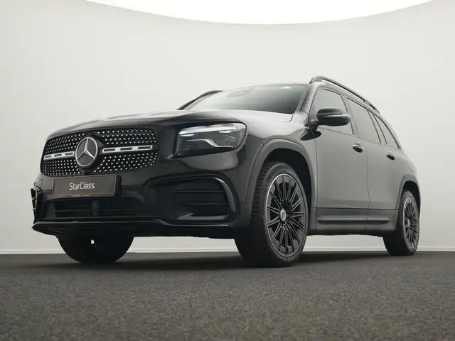 Mercedes-Benz GLB view 10