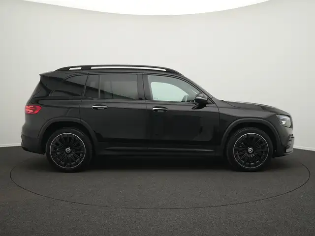 Mercedes-Benz GLB view 5