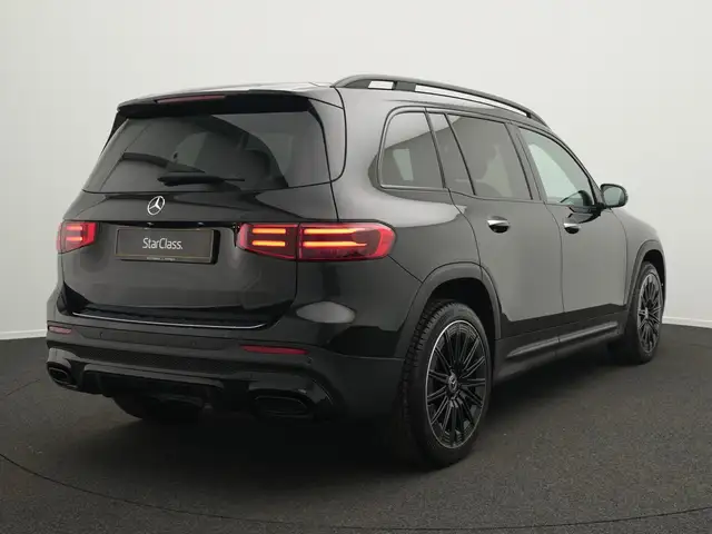 Mercedes-Benz GLB view 3