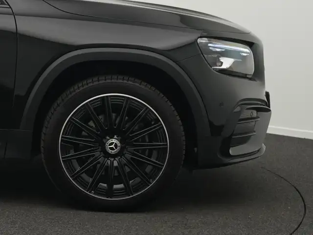 Mercedes-Benz GLB view 8
