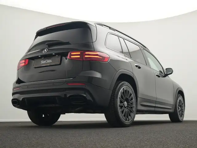 Mercedes-Benz GLB view 11