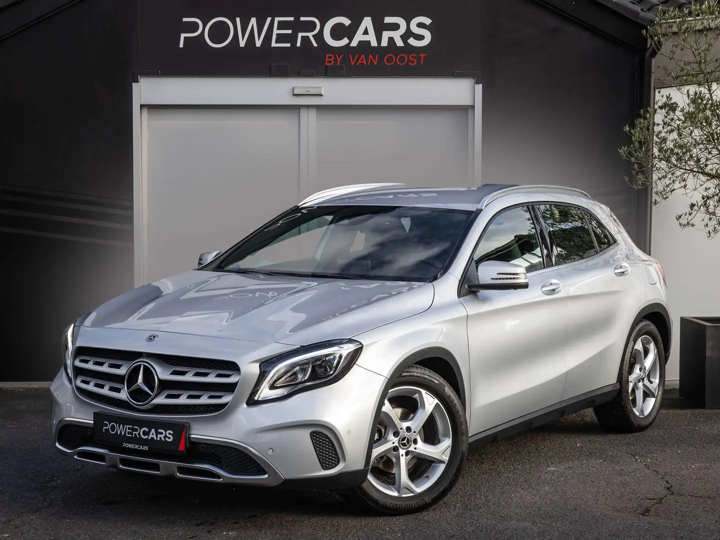 Mercedes-Benz GLA 200 AUTOMAAT 360 LED NAVI Silber - 1