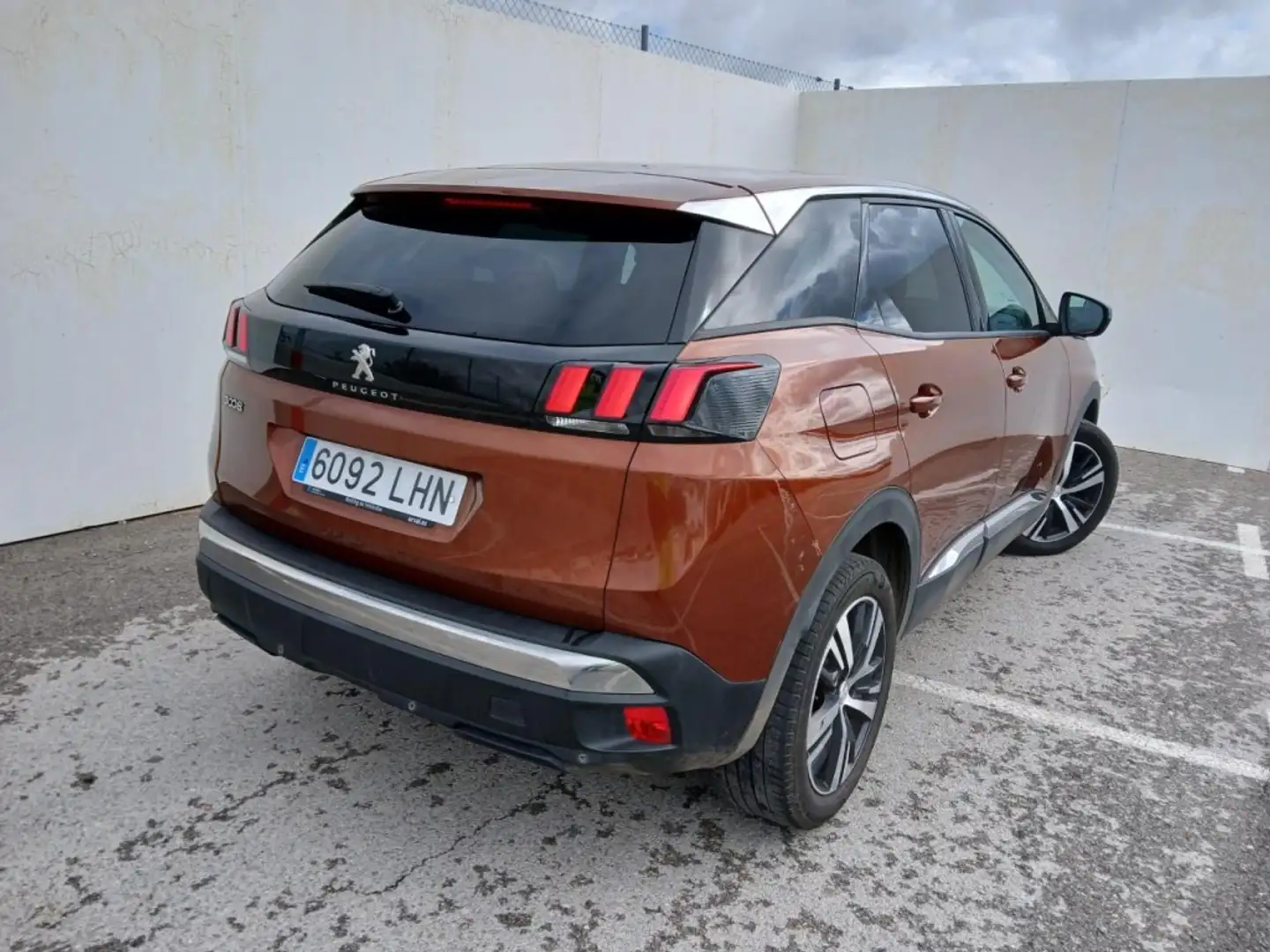 Peugeot 3008 1.5BlueHDi Allure Pack S&S 130 Naranja - 2