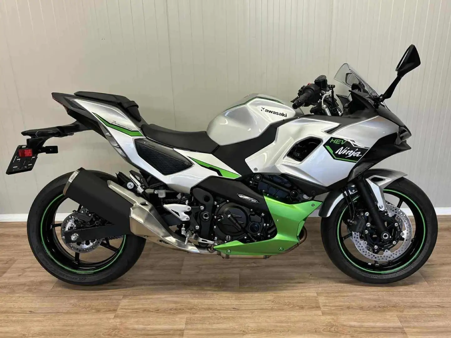 Kawasaki Ninja 7 Hybrid Silber - 1