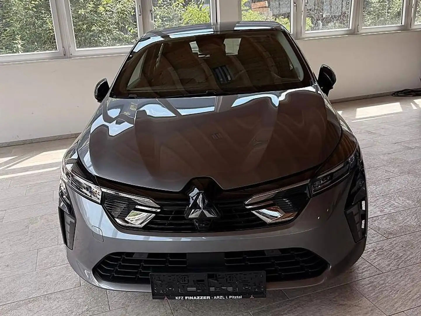 Mitsubishi Colt Invite - 1
