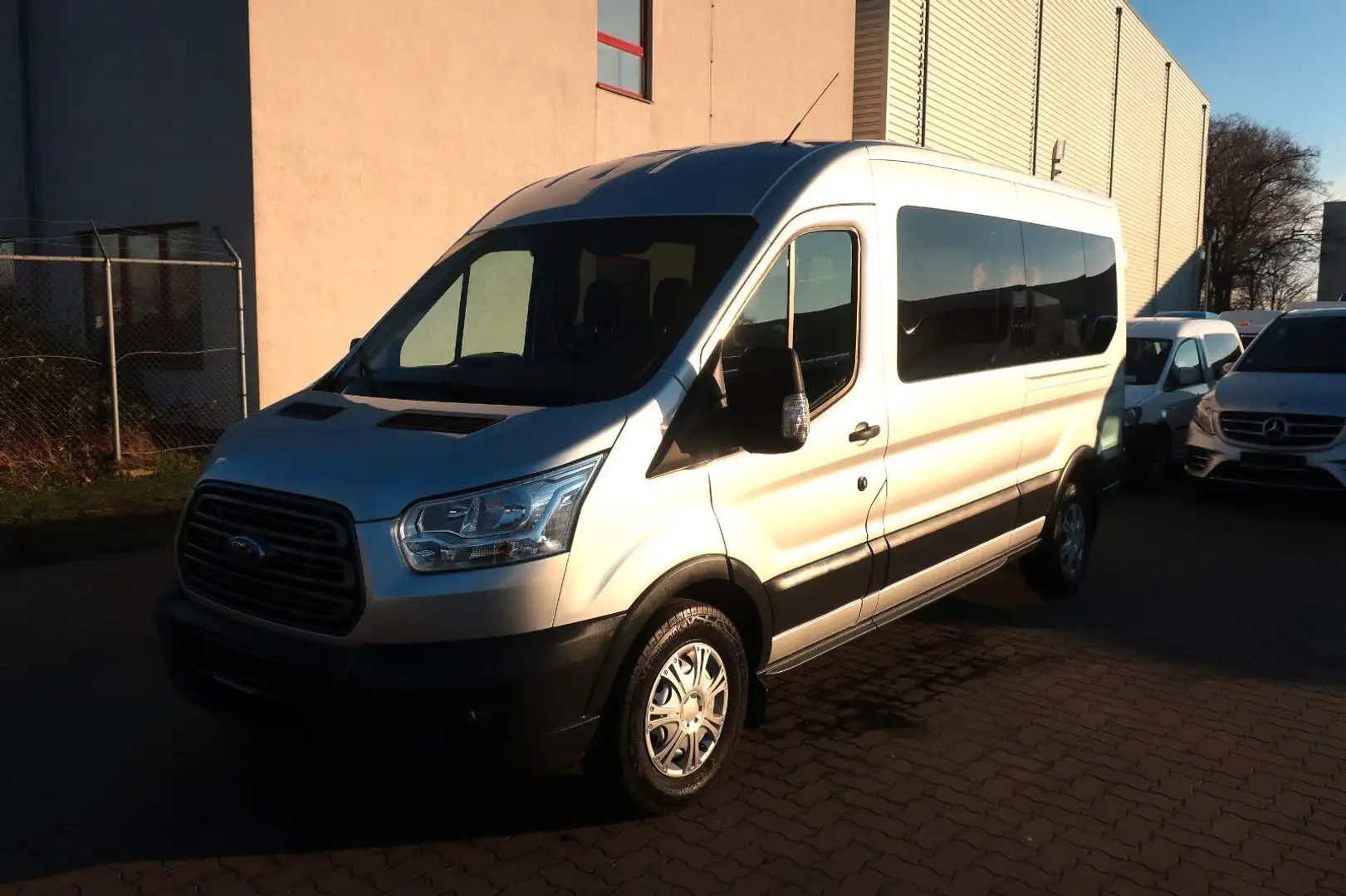 Ford Transit Kombi 350 L3 Trend/Klima/PDC/9 Sitze Silber - 2
