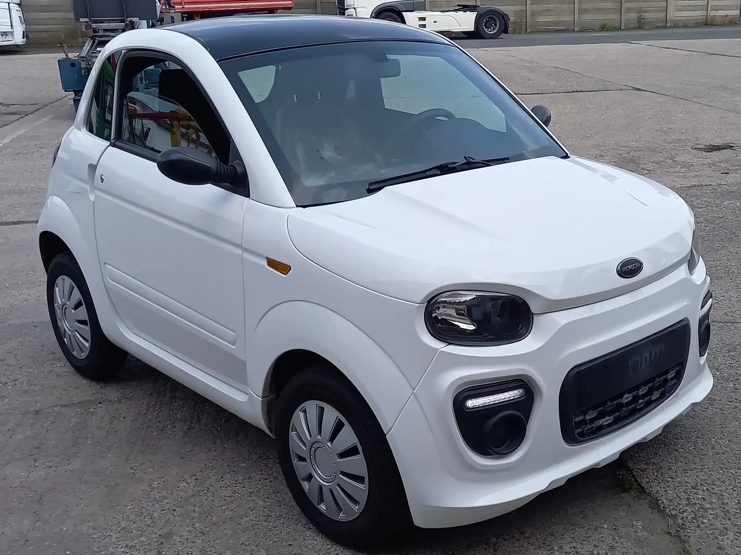 Microcar Due 6 Initial - Autofahren ab 15 Jahren Bianco - 2