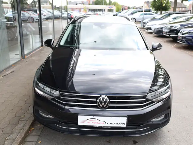 Volkswagen Passat view 3