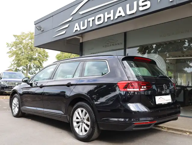 Volkswagen Passat view 8