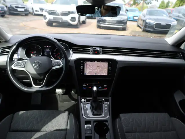 Volkswagen Passat view 13