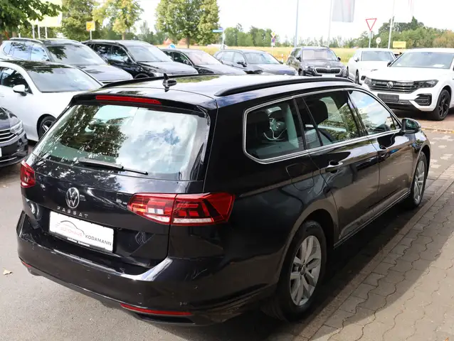 Volkswagen Passat view 10