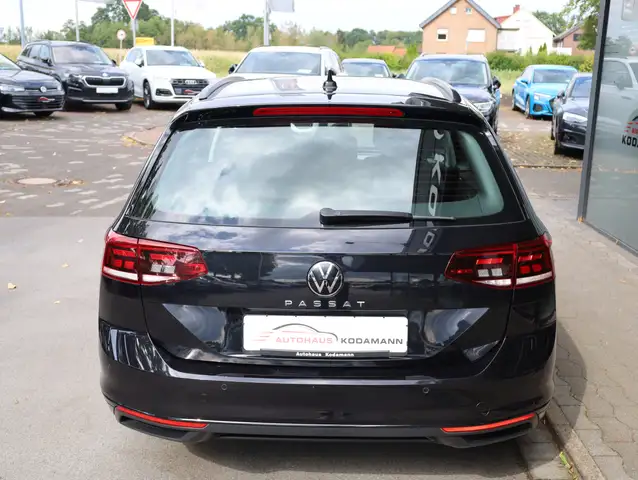 Volkswagen Passat view 9